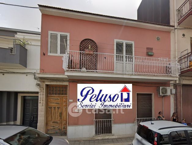 Casa indipendente in residenziale in Via Roma