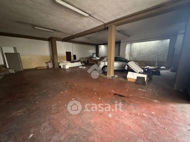 Box/posto auto in residenziale in Via Roma