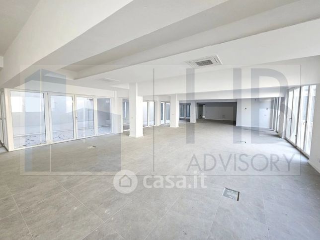 Ufficio in commerciale in Via Privata Oslavia