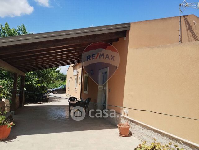 Attivitã /licenza (con o senza mura) in commerciale in Strada Senza Nome