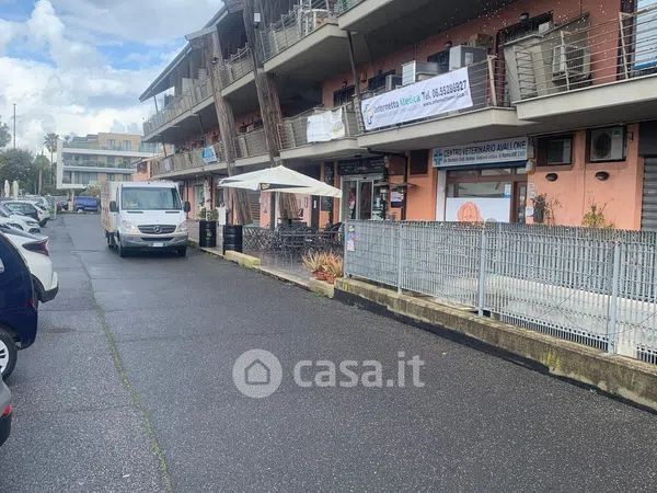 Attivitã /licenza (con o senza mura) in commerciale in Via Umberto Giordano