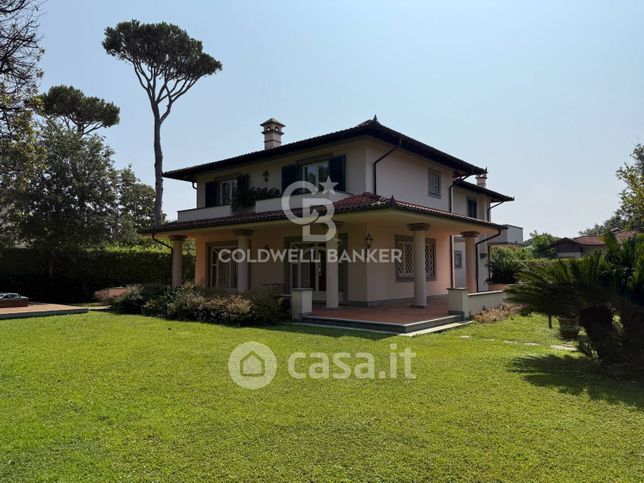 Villa in residenziale in Via Francesco Carrara 36