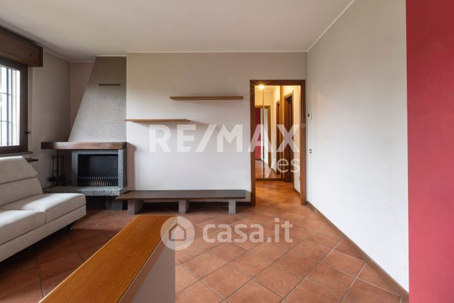 Appartamento in residenziale in Via Montelungo 24