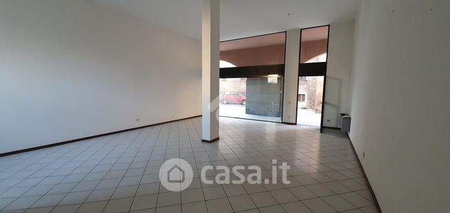 Garage/posto auto in residenziale in Vicolo Rino 5