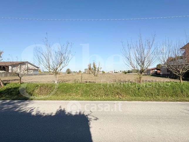 Terreno agricolo in commerciale in Via Cesare Battisti