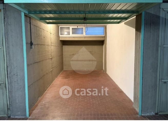 Box/posto auto in residenziale in Viale della Toscana 17