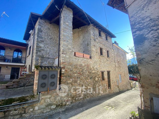 Casa indipendente in residenziale in Piazza Cribellati