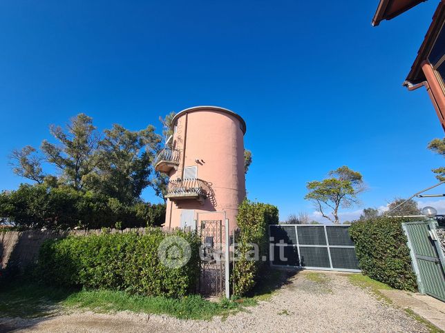 Casa indipendente in residenziale in Viale dell'Olivetello