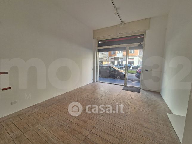 Negozio/locale commerciale in commerciale in Via Federico Faruffini