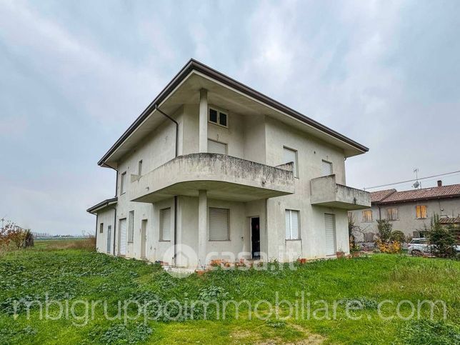 Casa indipendente in residenziale in Via Olmo Longo