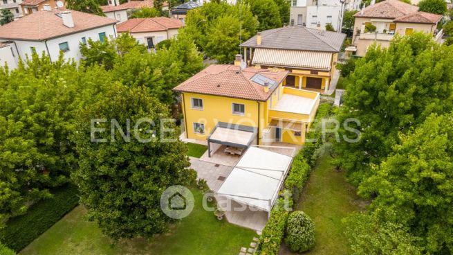 Casa indipendente in residenziale in Via XXIV Maggio
