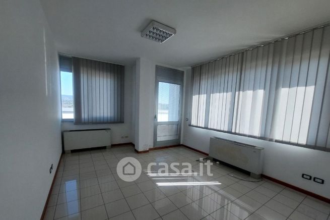 Ufficio in commerciale in Via Colle San Biagio 10