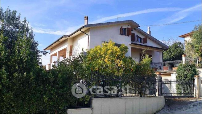 Villa in residenziale in Via B. Bambozzi