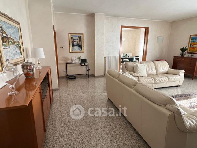 Appartamento in residenziale in Via Nazario Sauro 11