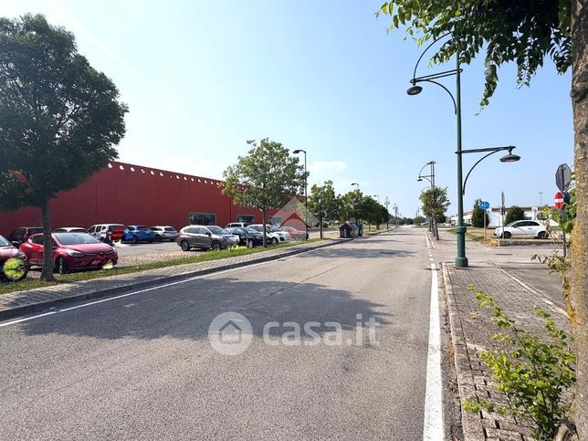 Box/posto auto in residenziale in Via Pionara 2