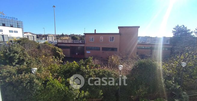 Capannone in commerciale in Via Predda Niedda Strada 24