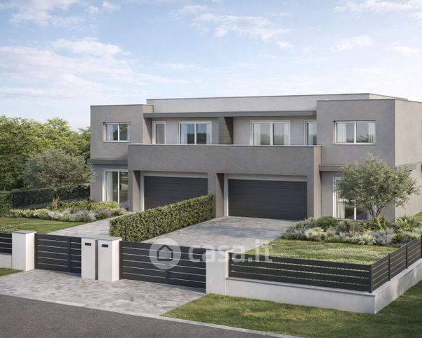 Casa bi/trifamiliare in residenziale in 