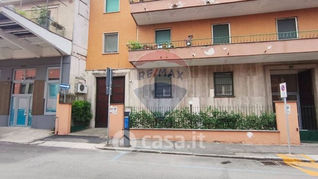 Box/posto auto in residenziale in Via Vincenzo Monti 10