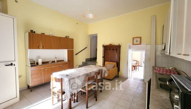 Casa indipendente in residenziale in Via Campanile 58