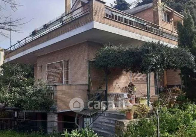 Villa in residenziale in Via Villetta