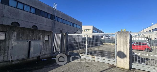 Capannone in commerciale in Via Pietro Nenni 51