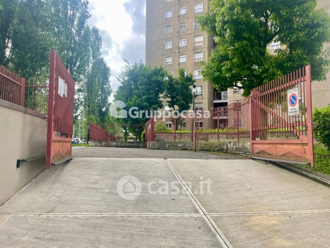 Box/posto auto in residenziale in Viale Ca' Granda 27