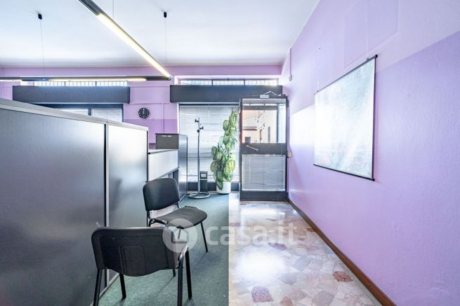Ufficio in commerciale in Via Fratelli Bronzetti 8