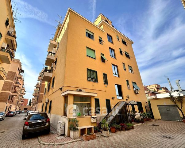 Appartamento in residenziale in Via Tuscolana 650