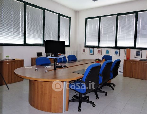 Ufficio in commerciale in 