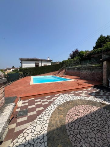Casa indipendente in residenziale in