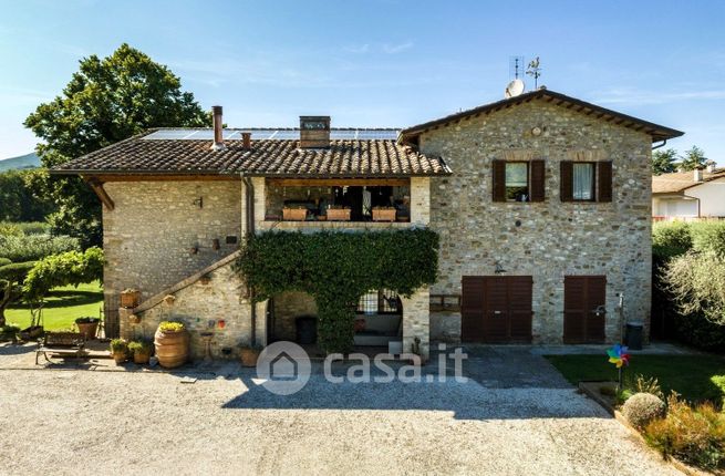 Rustico/casale in residenziale in Via Martiri delle Ardeatini