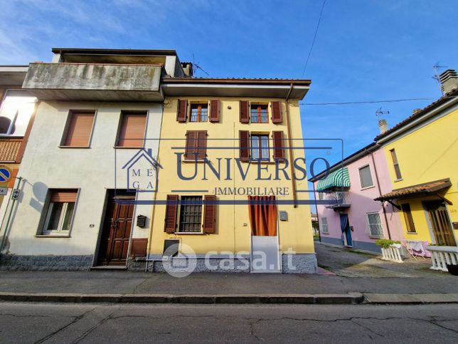 Casa indipendente in residenziale in Via Umberto I 165