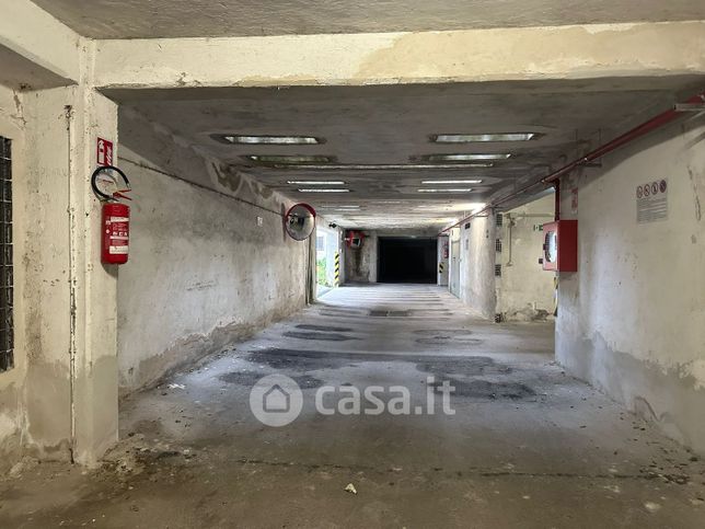 Box/posto auto in residenziale in Via Fratelli Ciocca