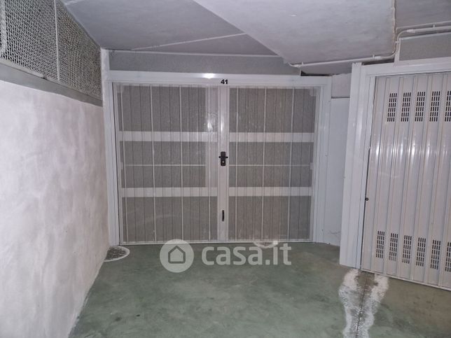 Garage/posto auto in residenziale in Via della Mendola 35