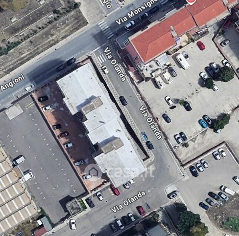 Box/posto auto in residenziale in Via Olanda