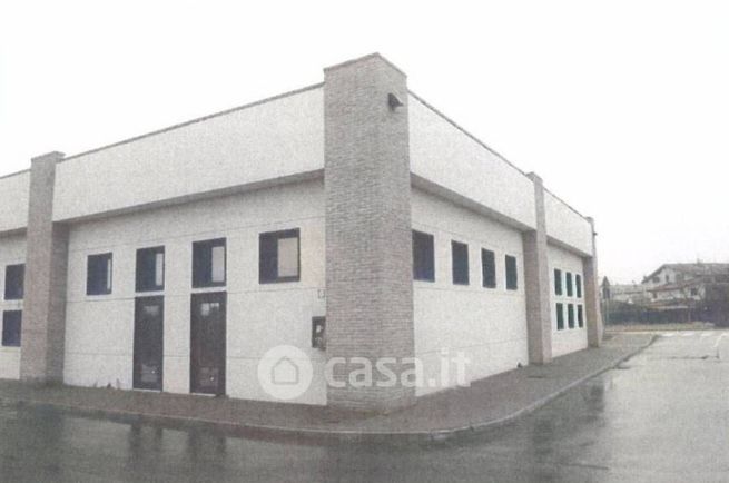 Capannone in commerciale in Via Ancora