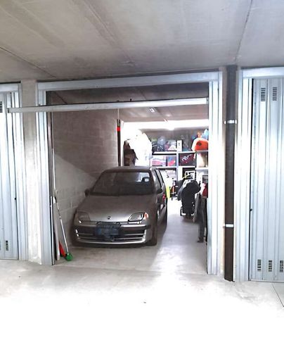 Box/posto auto in residenziale in Via per Montorfano 50