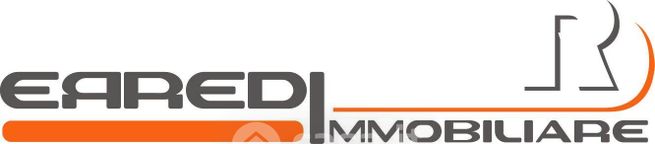 Capannone in commerciale in 