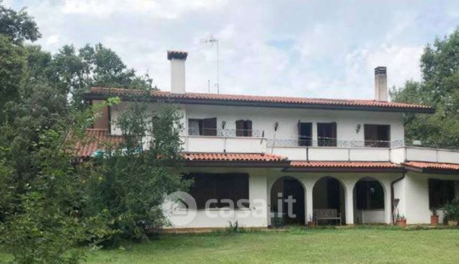 Villa in residenziale in Via IV Novembre 151