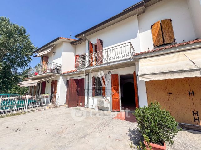 Villetta a schiera in residenziale in Via Eugenio Valzania 17
