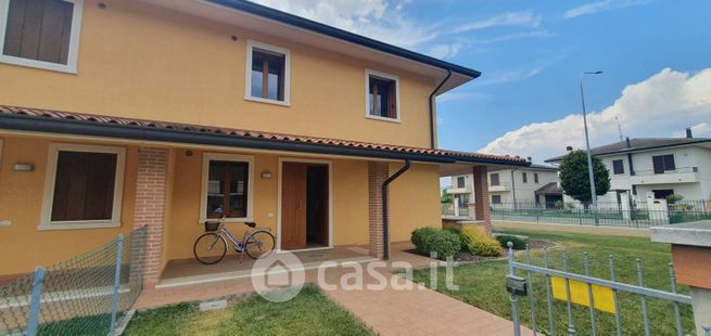 Casa bi/trifamiliare in residenziale in Via de Gasperi