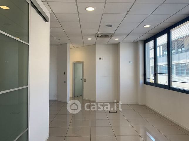 Ufficio in commerciale in Via Salvatore Quasimodo 46