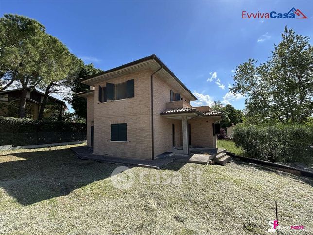 Casa indipendente in residenziale in Via Mario Carafoli 10