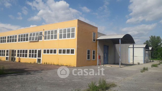 Capannone in commerciale in Via Cremona