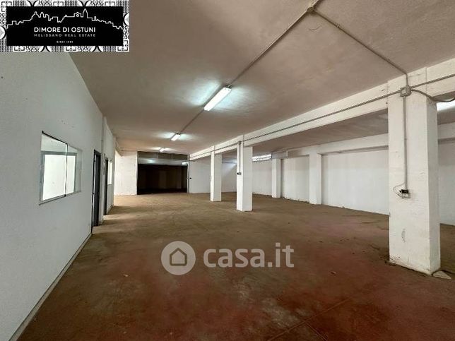 Capannone in commerciale in 