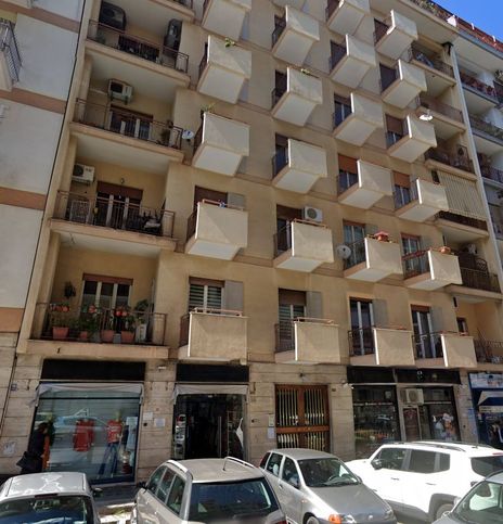 Ufficio in commerciale in Via Francesco Laurana 83