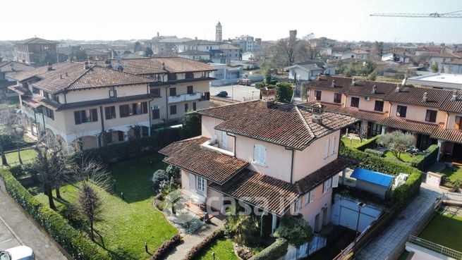 Villa in residenziale in Via Aldo Moro 37