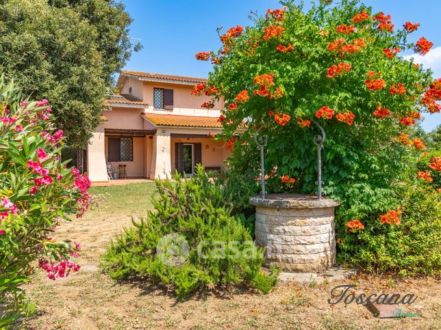 Casa bi/trifamiliare in residenziale in Strada del Bottegone