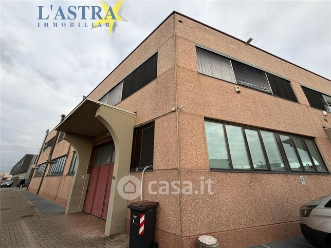 Capannone in commerciale in Via del Padule
