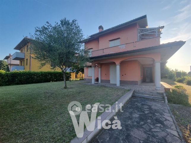 Villa in residenziale in 